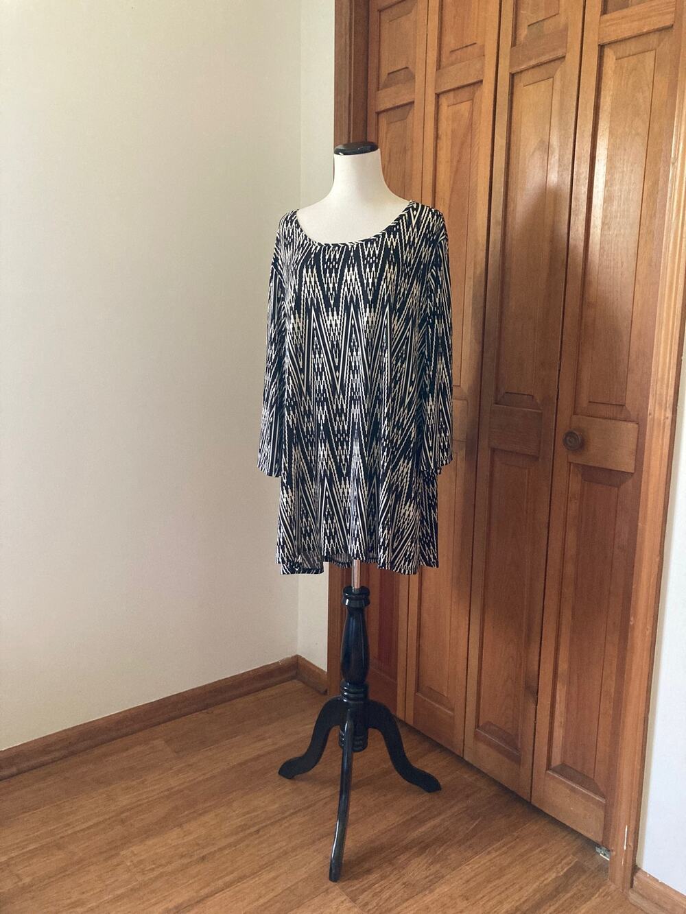 Cato Black & White Pullover Top, Size 22/24W